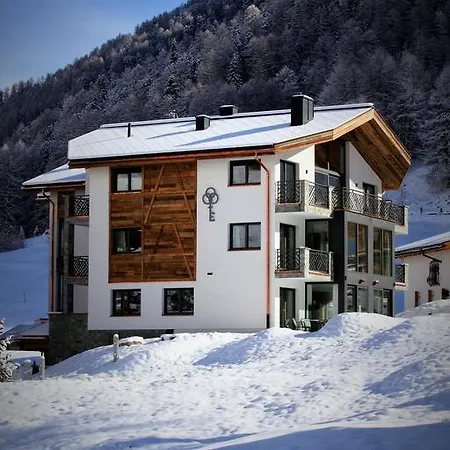 Engadin Premium & Private * זאמנאון